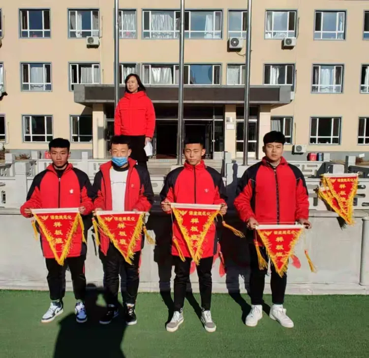 挑战自我争夺荣光，百尺竿头更进一步