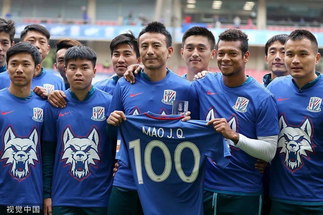 上海上港遭遇申花逆袭，登顶夙愿未如，无奈之情溢于言表