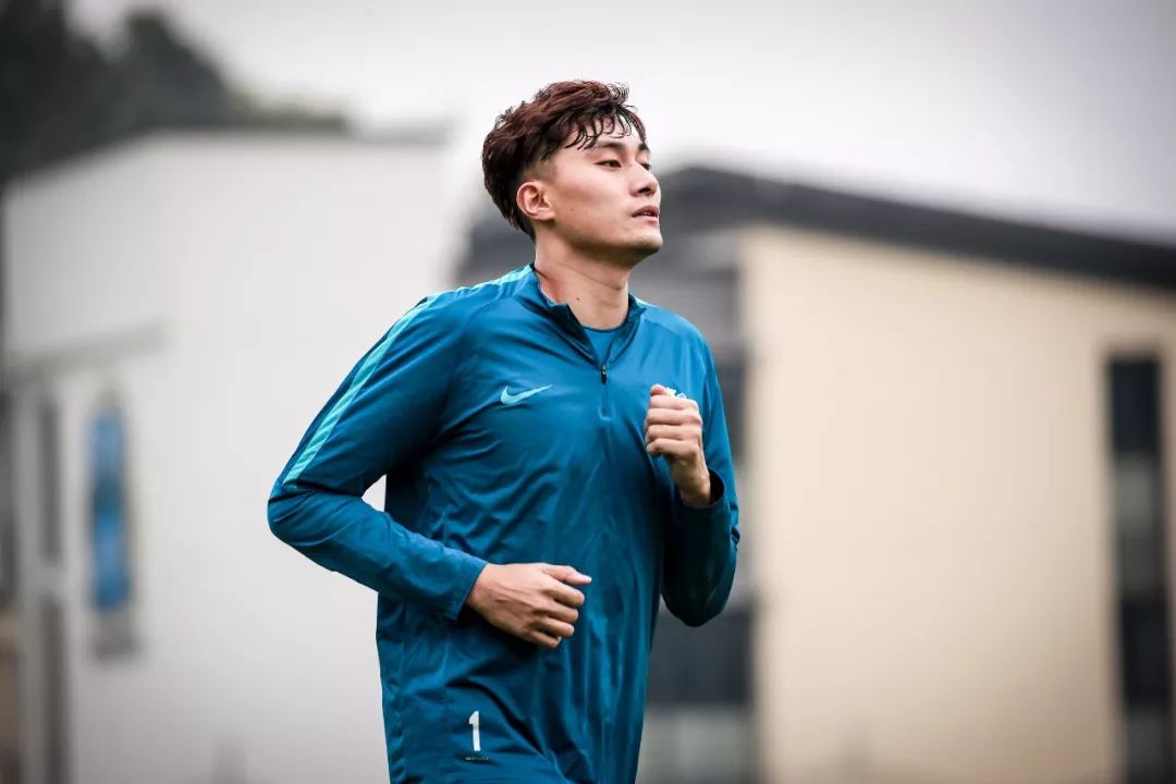 广州富力主场落败,积极备战接下来比赛 广州富力主场落败,积极备战接下来比赛