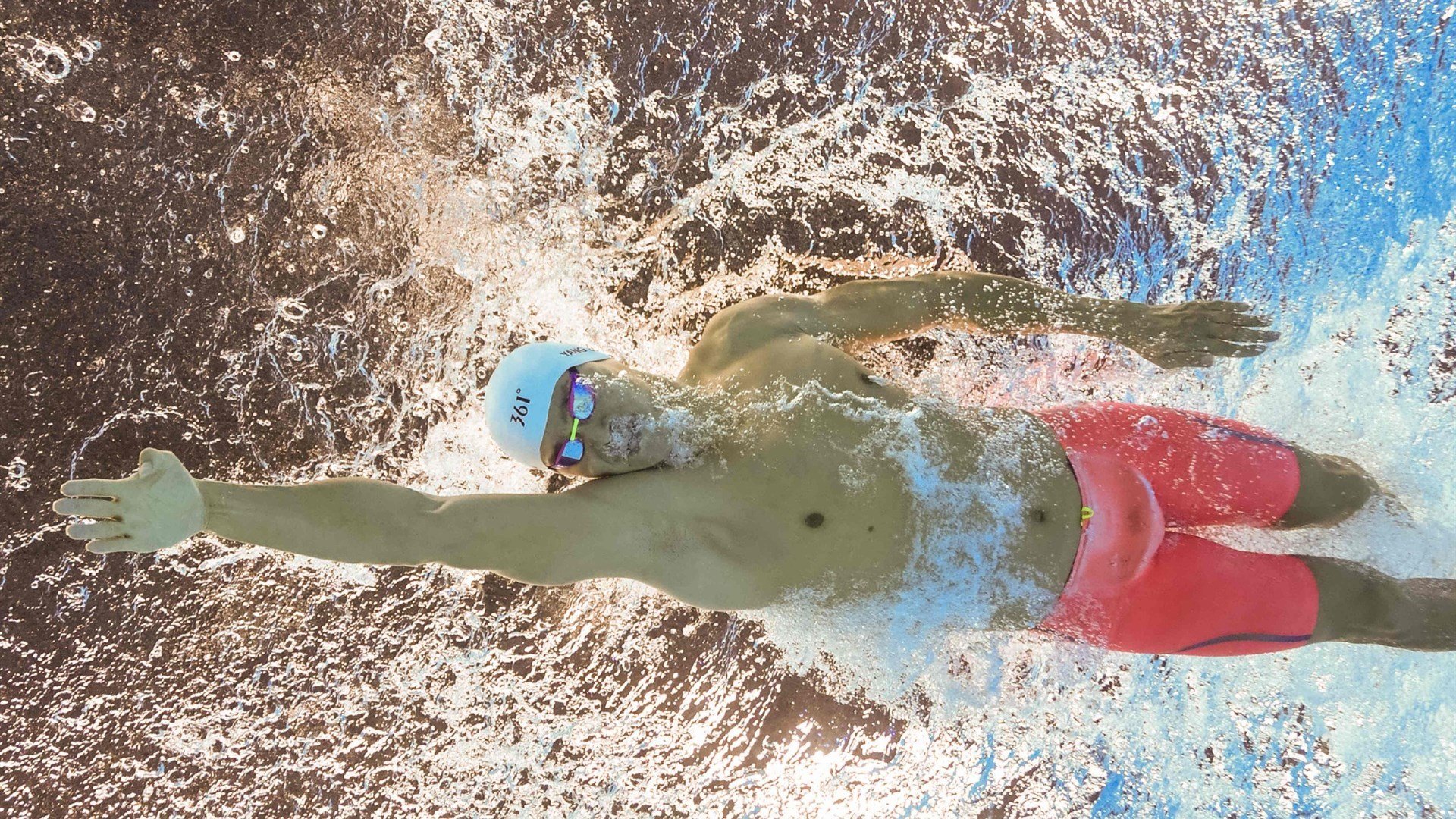 拉什福德高光表现照亮曼联,雷恩闪电战速胜苏格兰的战术启示