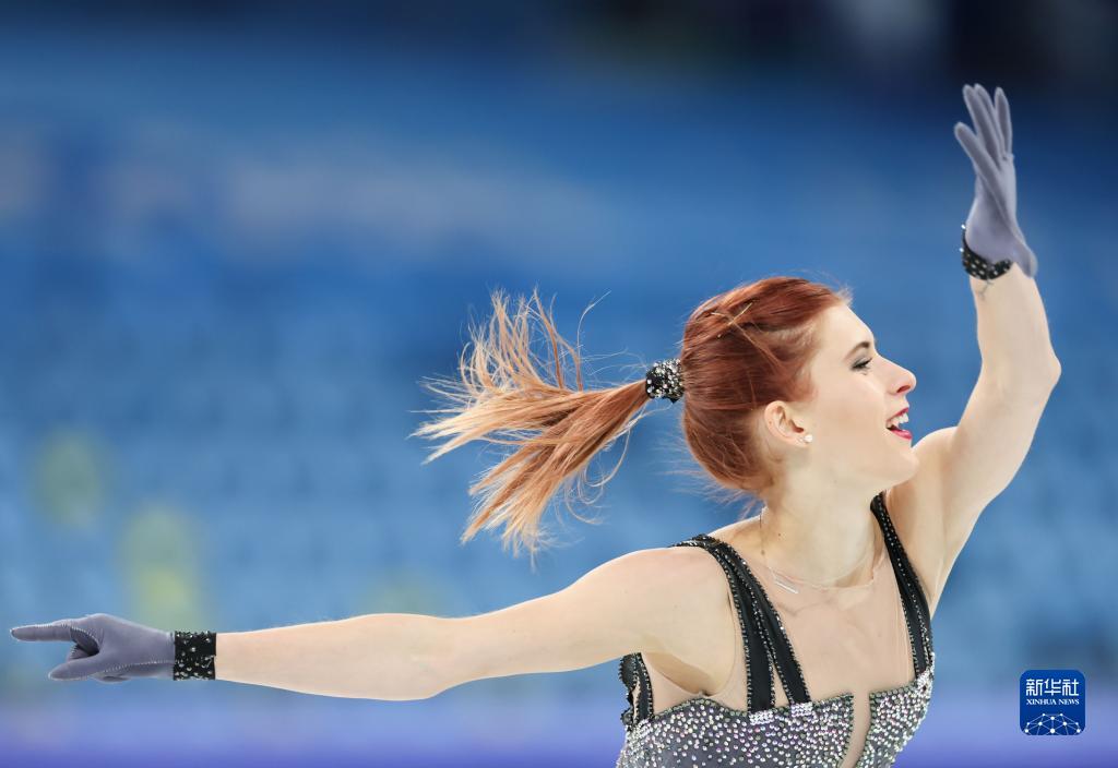 瑞士女子单人滑选手优雅出场,获得高分 瑞士女子单人滑选手优雅出场,获得高分