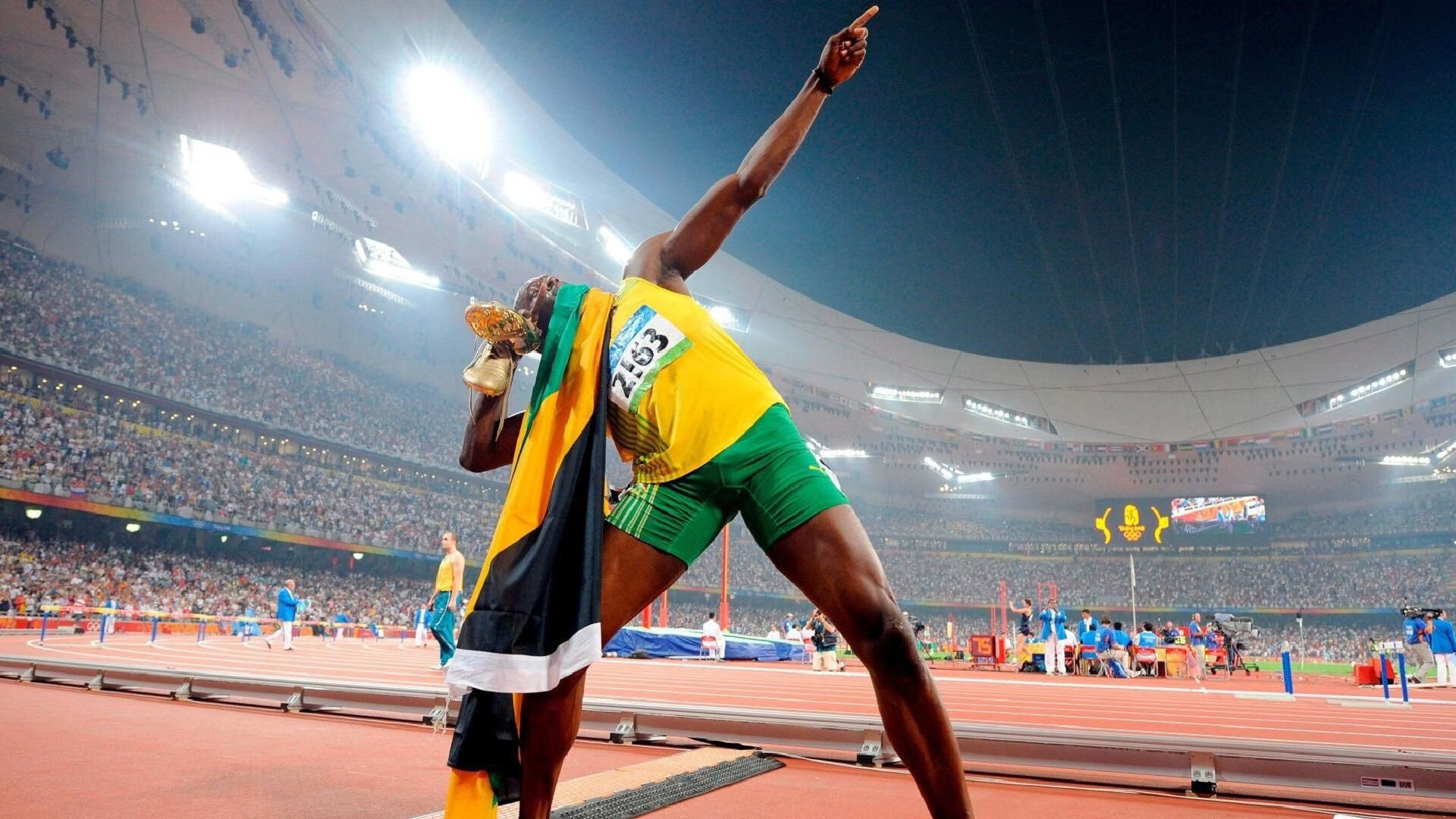 年度焦点之战之夜，拉文舞台越大越强